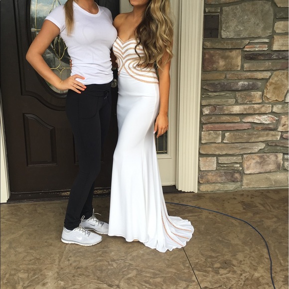 PROM DRESS - Picture 5 of 5